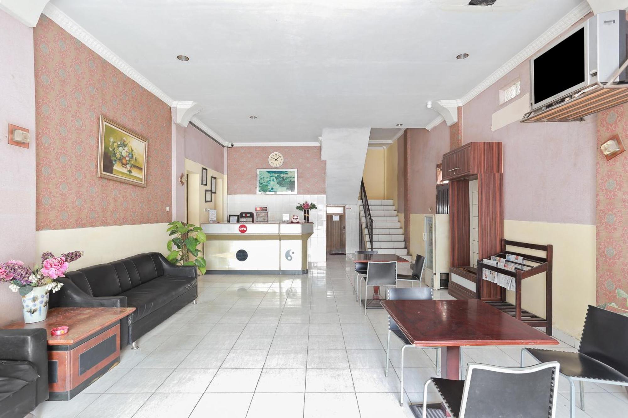 Oyo 93046 Hotel Fortuna Parepare Exterior photo