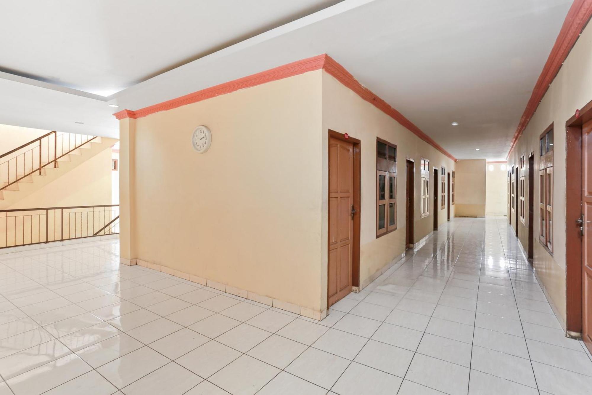 Oyo 93046 Hotel Fortuna Parepare Exterior photo
