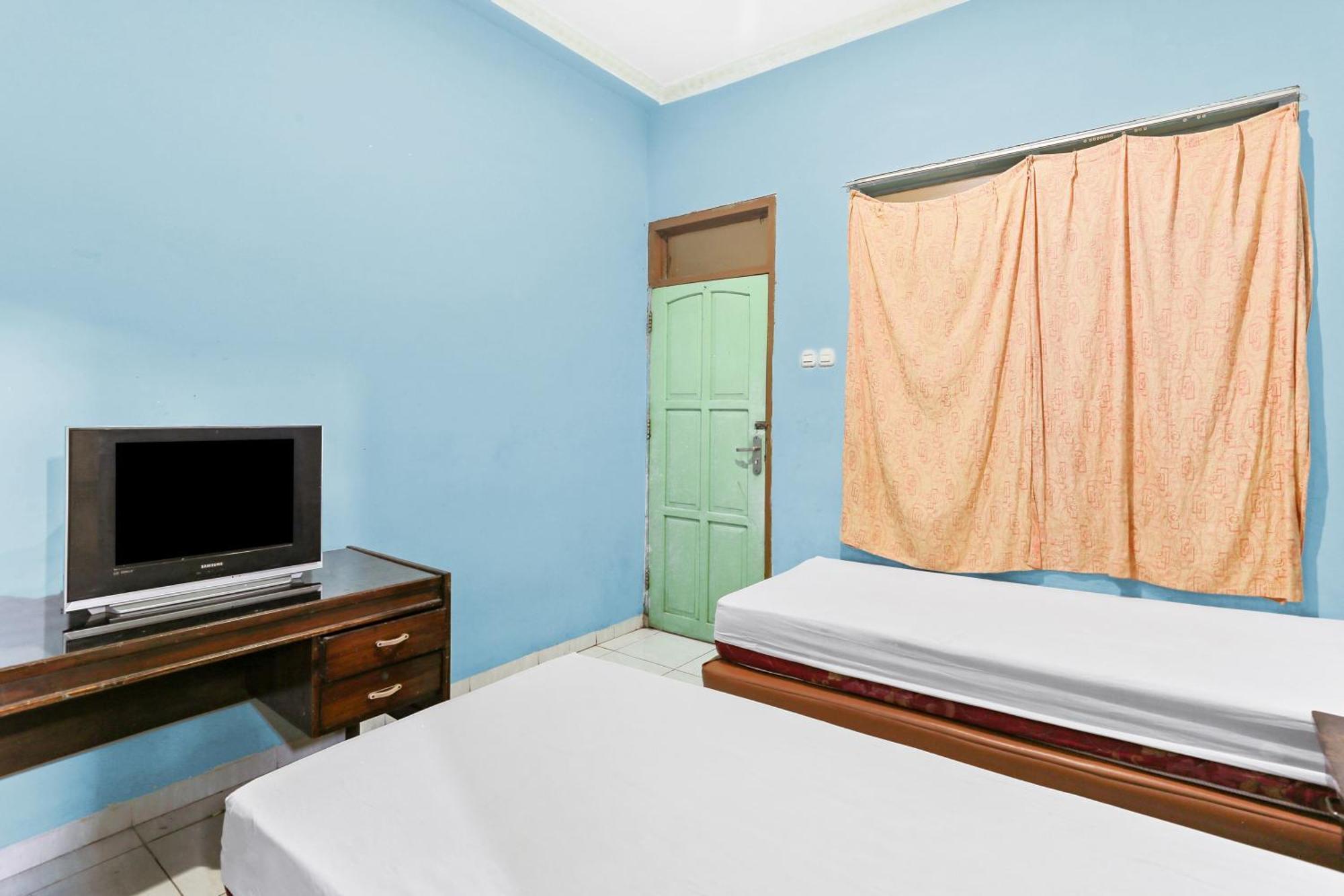 Oyo 93046 Hotel Fortuna Parepare Exterior photo