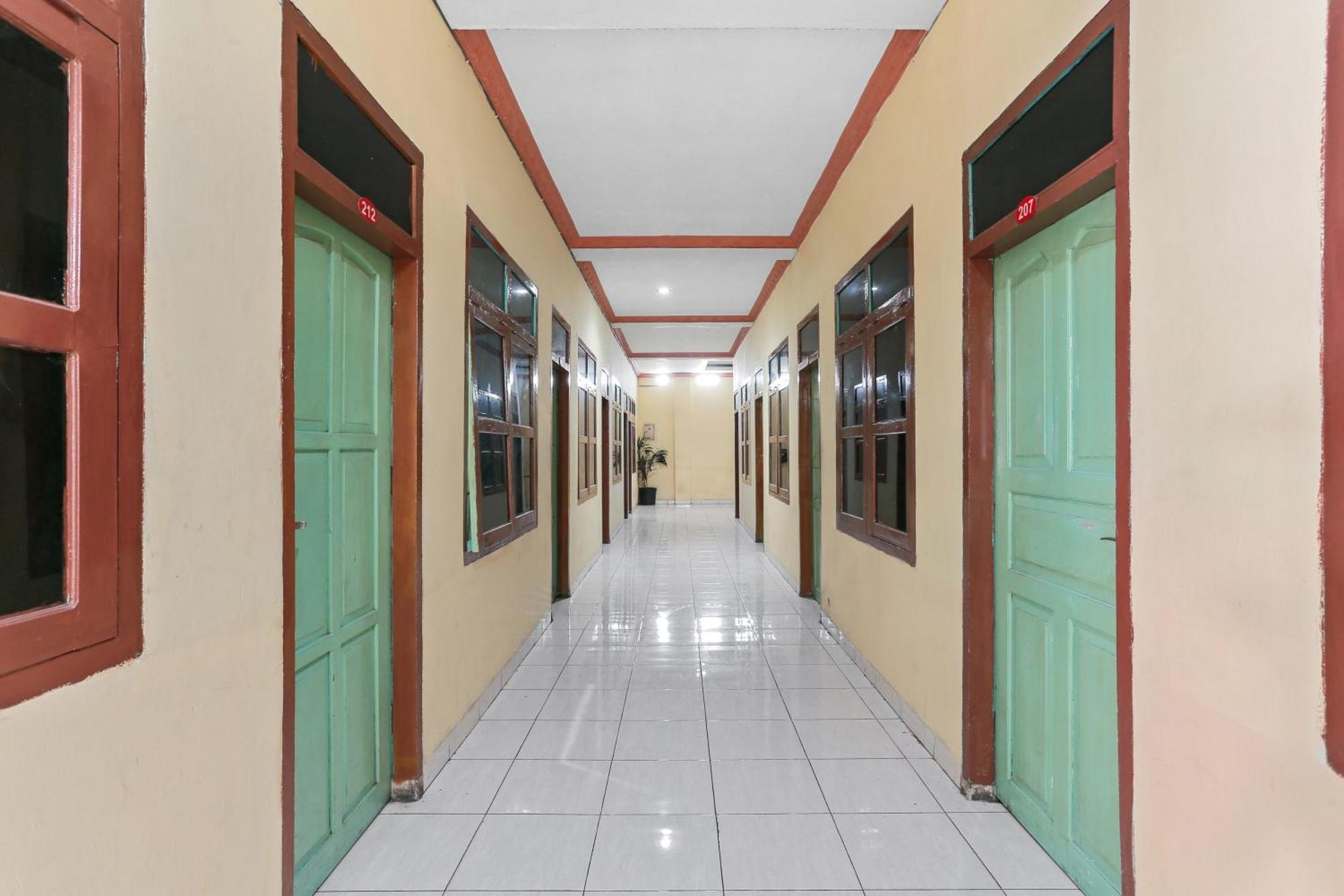 Oyo 93046 Hotel Fortuna Parepare Exterior photo