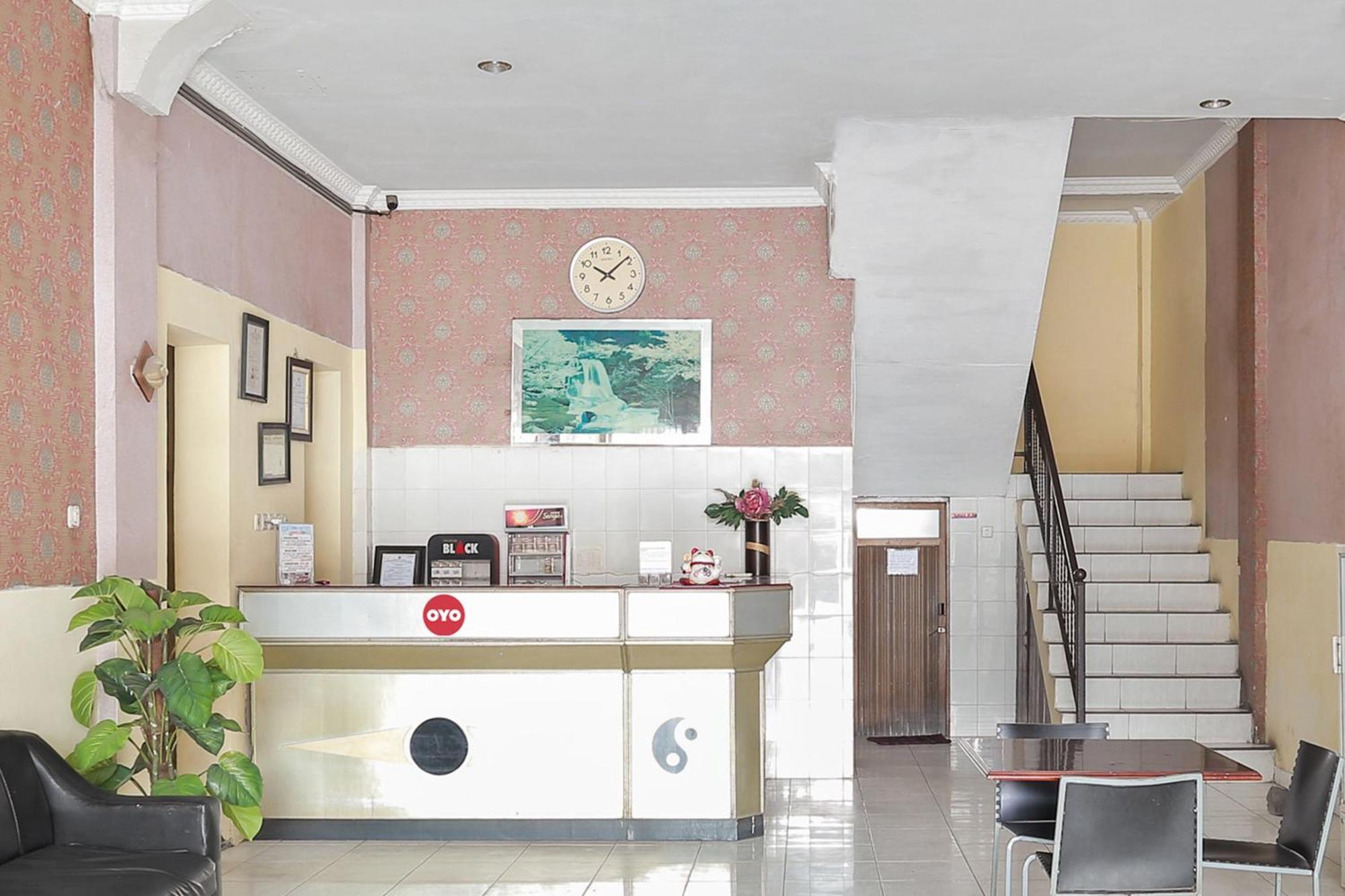 Oyo 93046 Hotel Fortuna Parepare Exterior photo