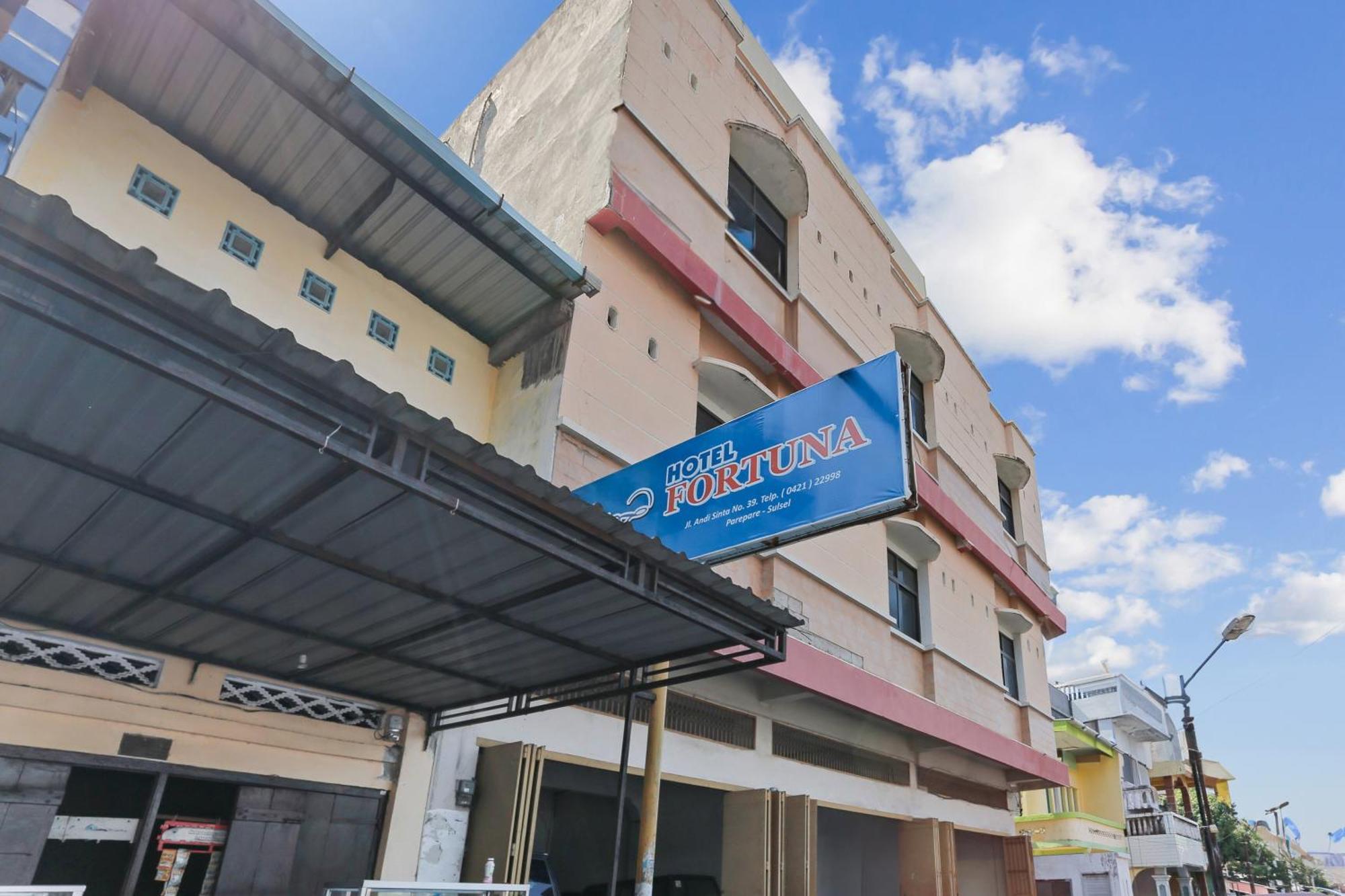 Oyo 93046 Hotel Fortuna Parepare Exterior photo